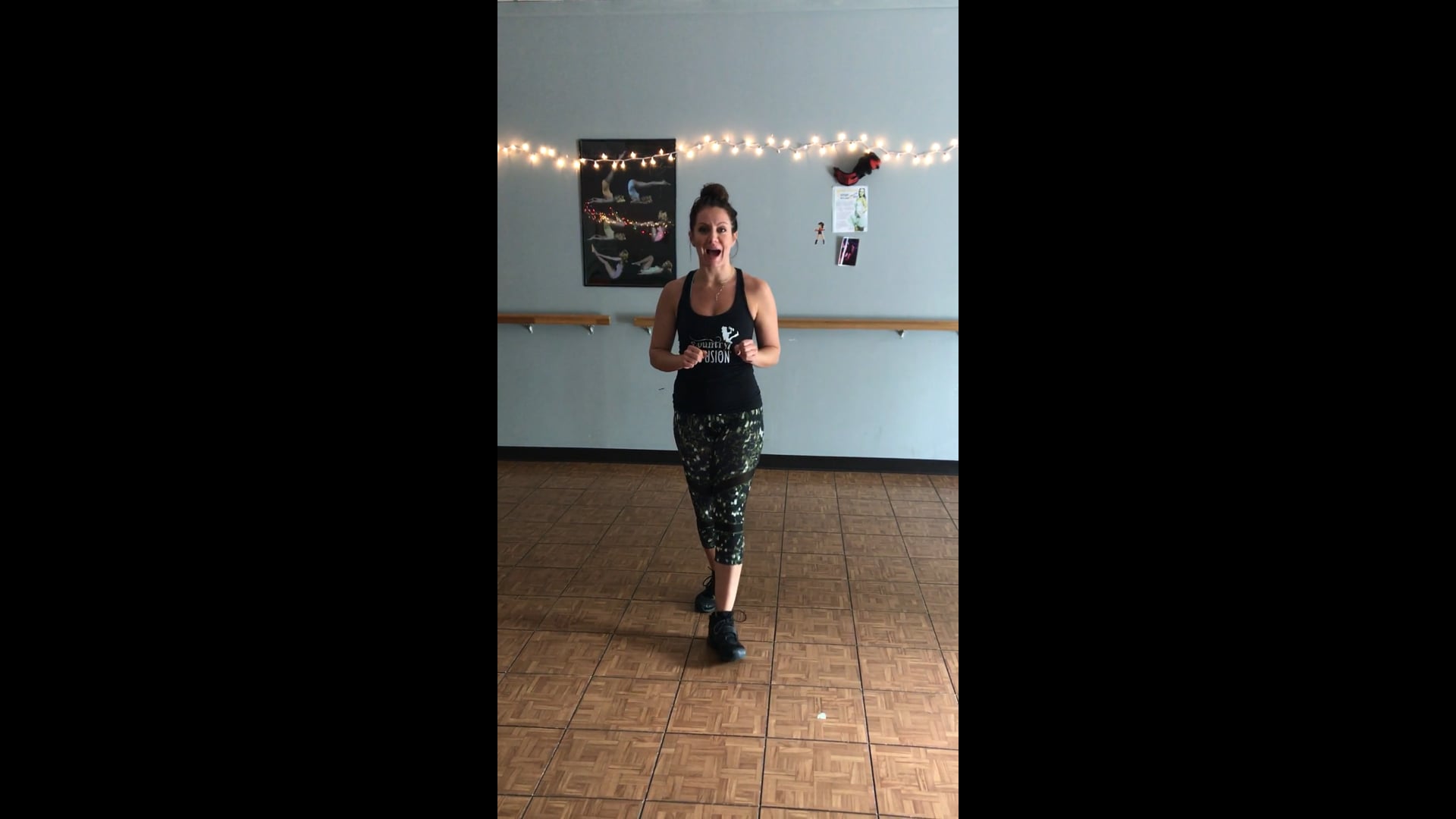 Intro: "Ah Si" Dance