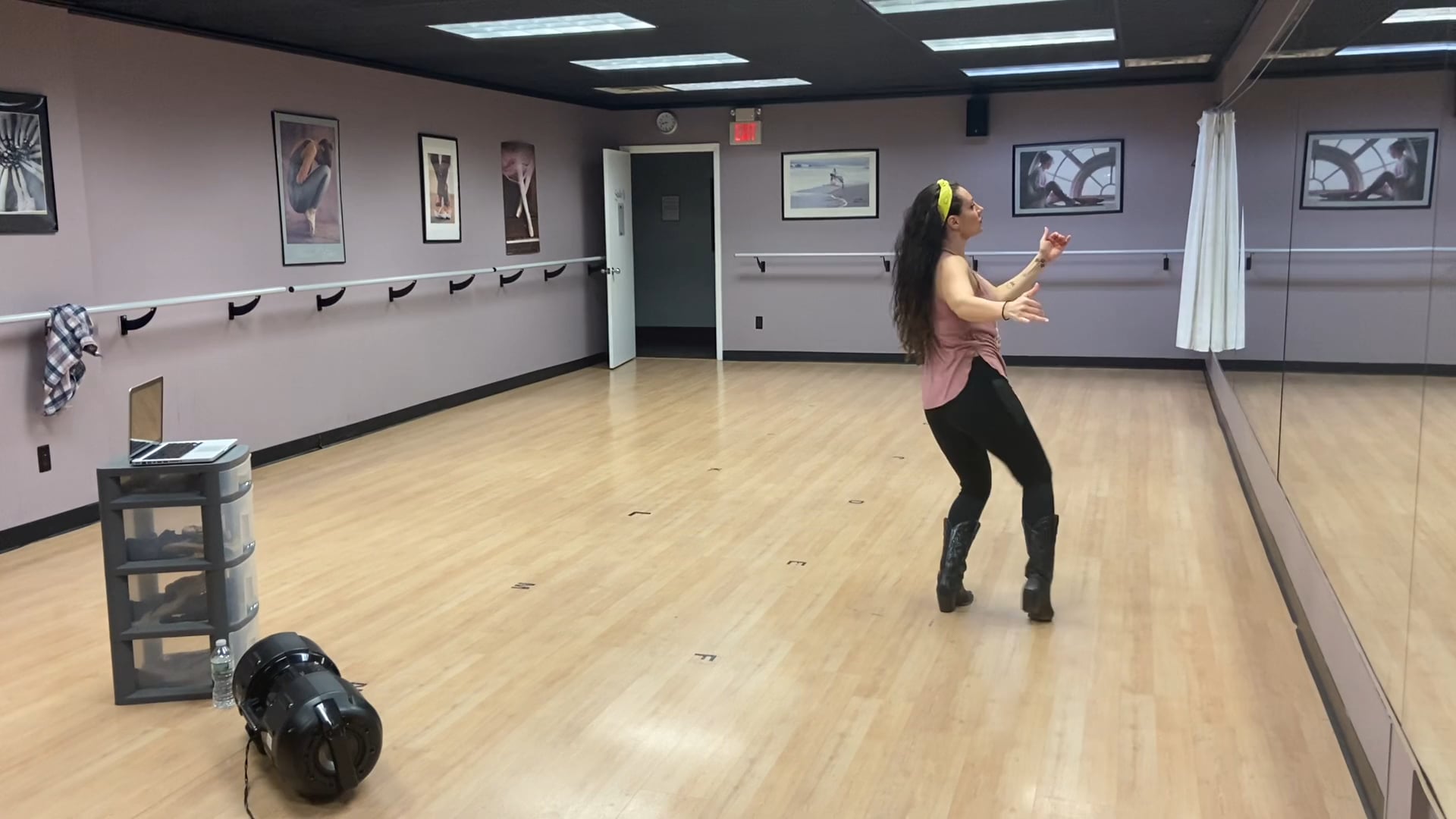 Intro: "Ring on Every Finger" Line Dance 