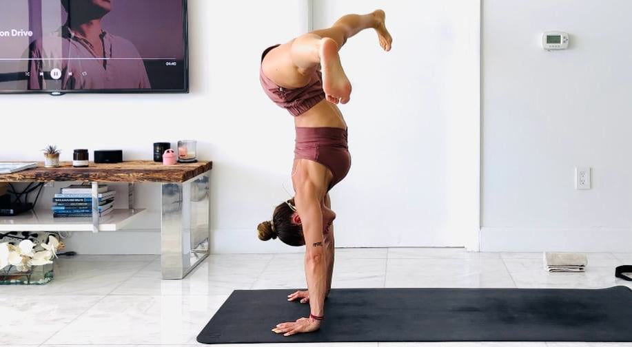 Handstand and Vinyasa (Elemento fuego)�