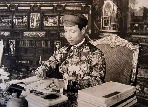 Vua Khải Định chuẩn bị cho chuyến đi Châu Âu - 12/12/1921