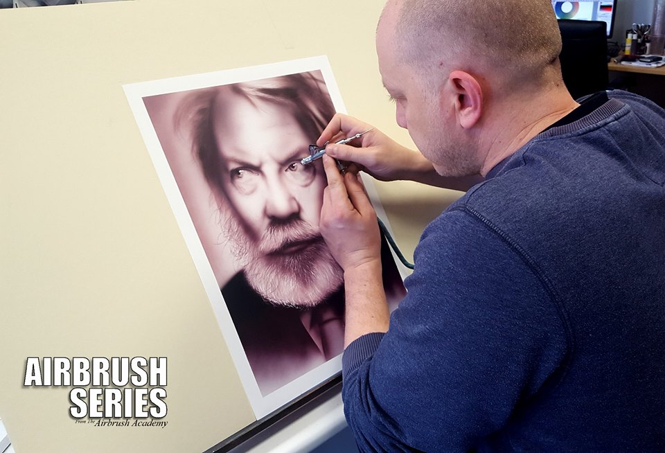 Beginner Airbrushing - Learn To Airbrush