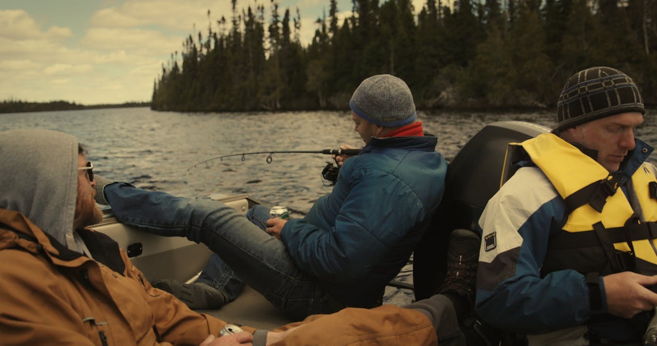 LE LAC DES HOMMES / BENEATH THE SURFACE 