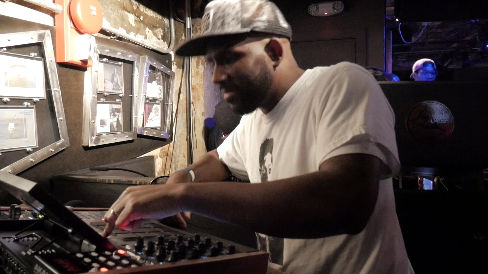 Kev Brown - Beats 'N Stuff feat. Charlie Ross