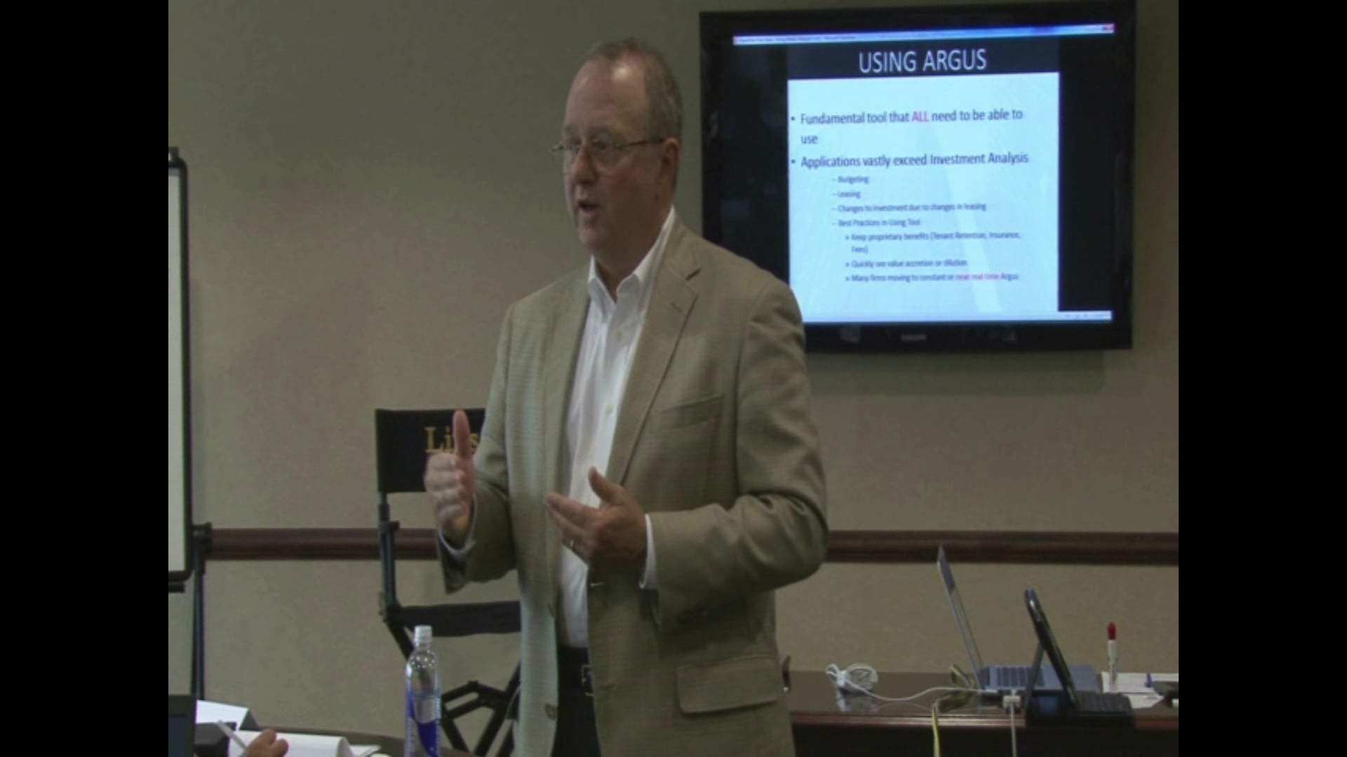 12mov - Financial Tools for Deal Makers