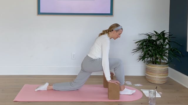 29 Min Postnatal Fascia Flow - Optional Yoga Blocks