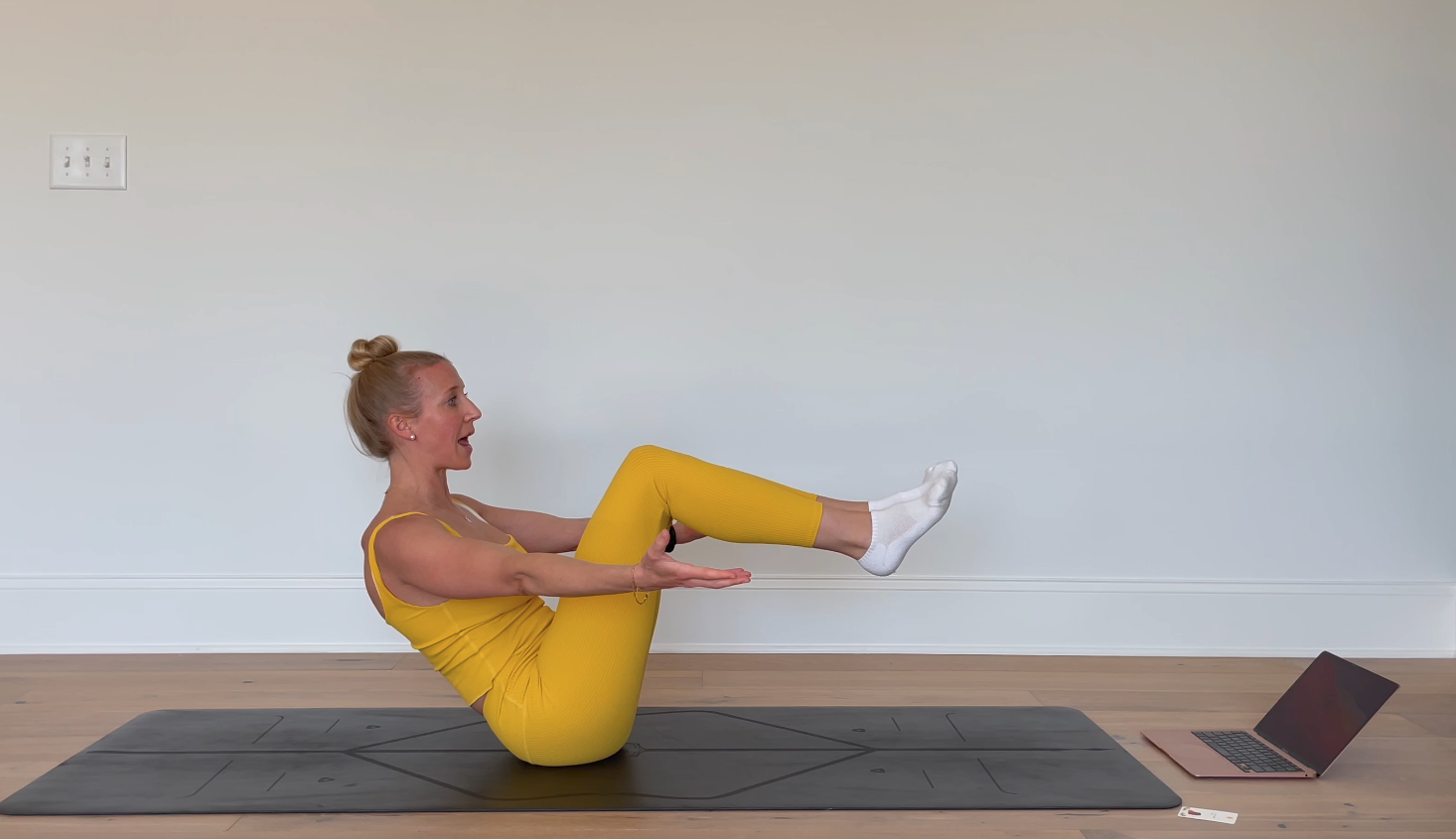 9 Min Core Focused Yoga Flow - No Equip