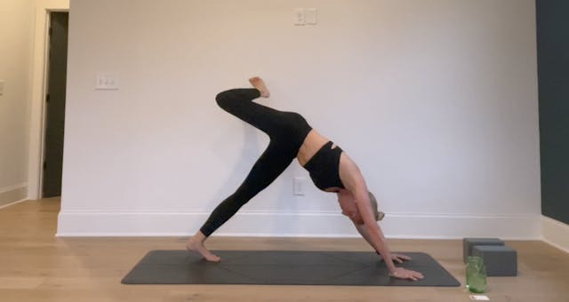 43 Min Power Flow - Optional yoga blo...