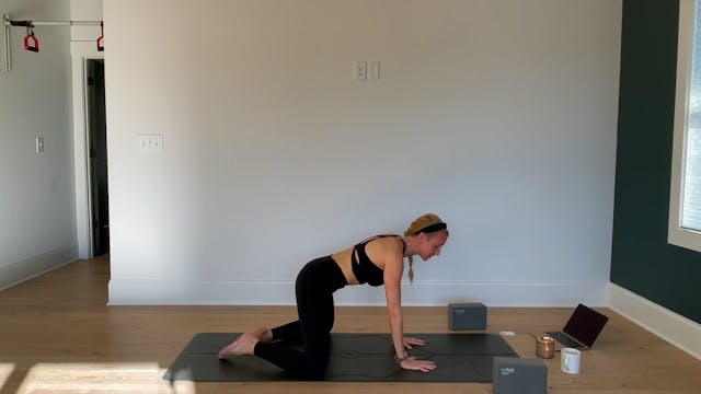 36 Min Postnatal Flow - Optional Yoga Blocks
