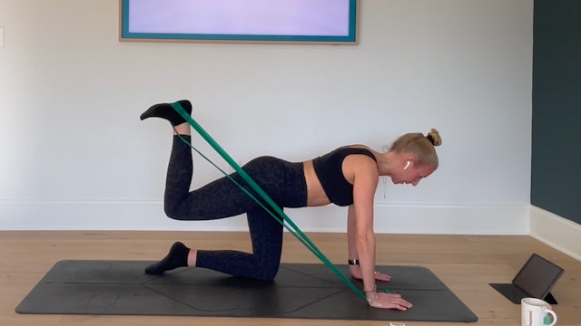 16 Min Glutes - Long Resistance Band