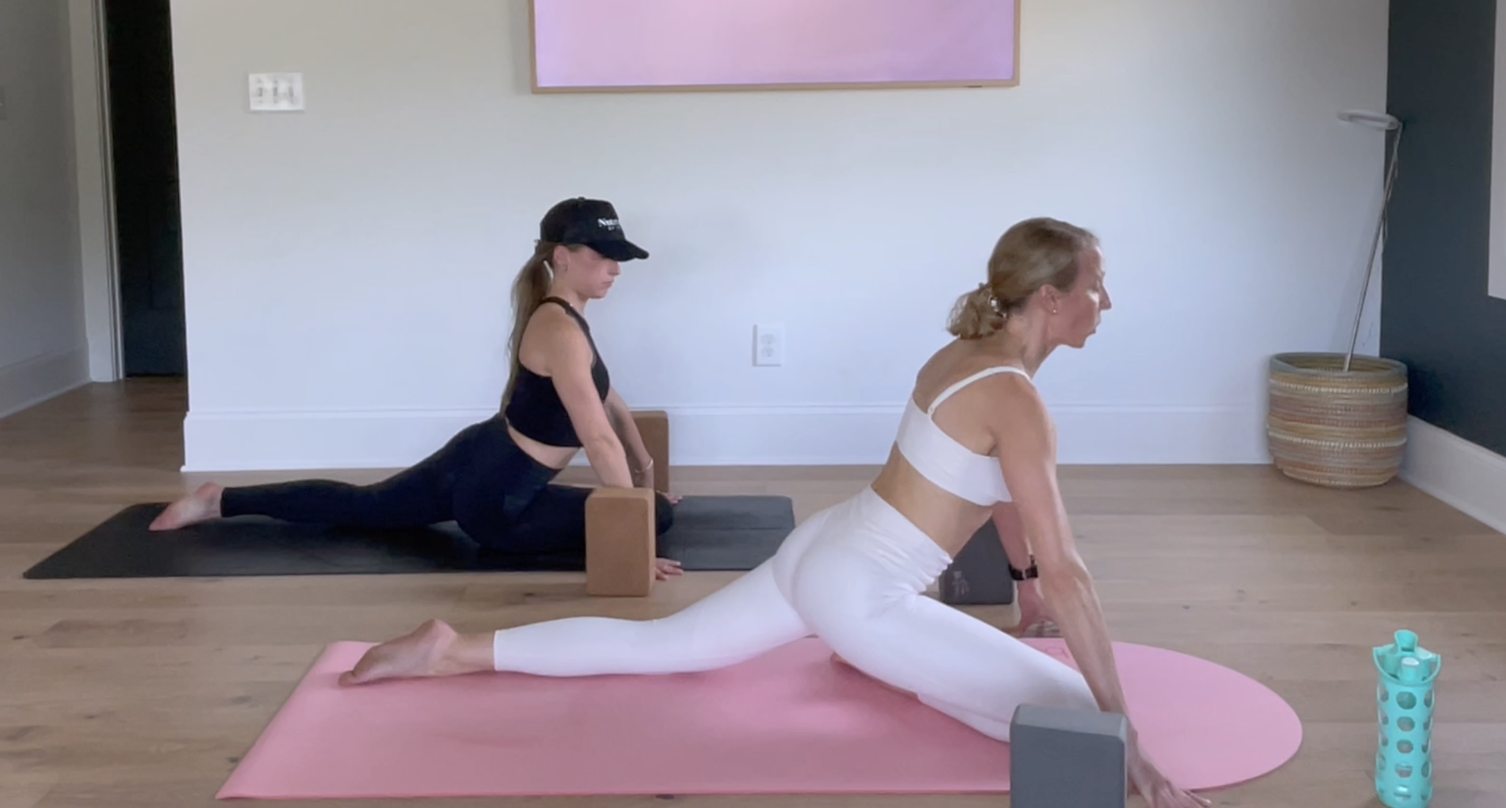 19 Min Lower Body Fascia Flow - Optional yoga blocks