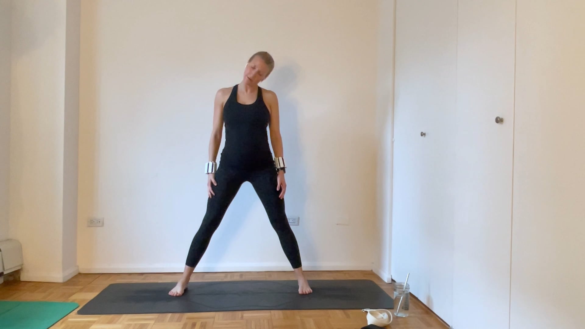 35 Min Full Body Sculpt + 10 Min Yoga - 1 lb weights + band (Live 4/11)