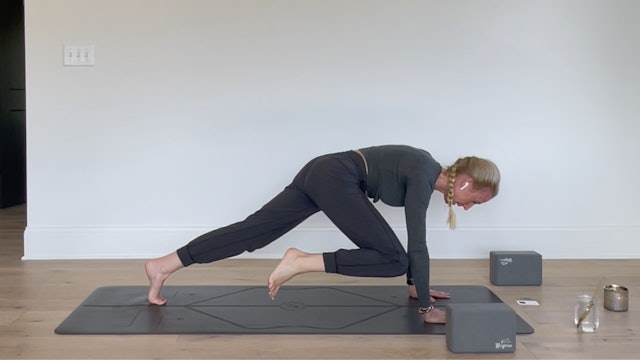 34 Min Yoga - Optional yoga blocks (Live 11/16)