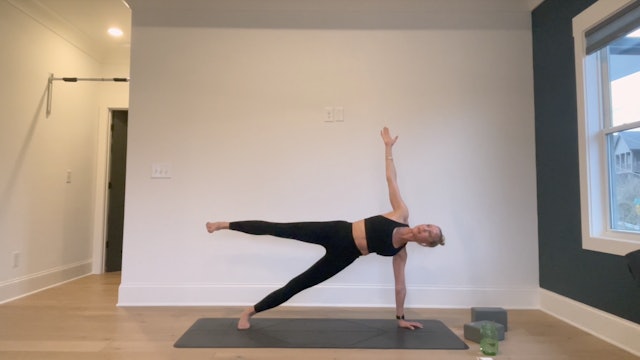 43 Min Power Flow - Optional Yoga Blocks