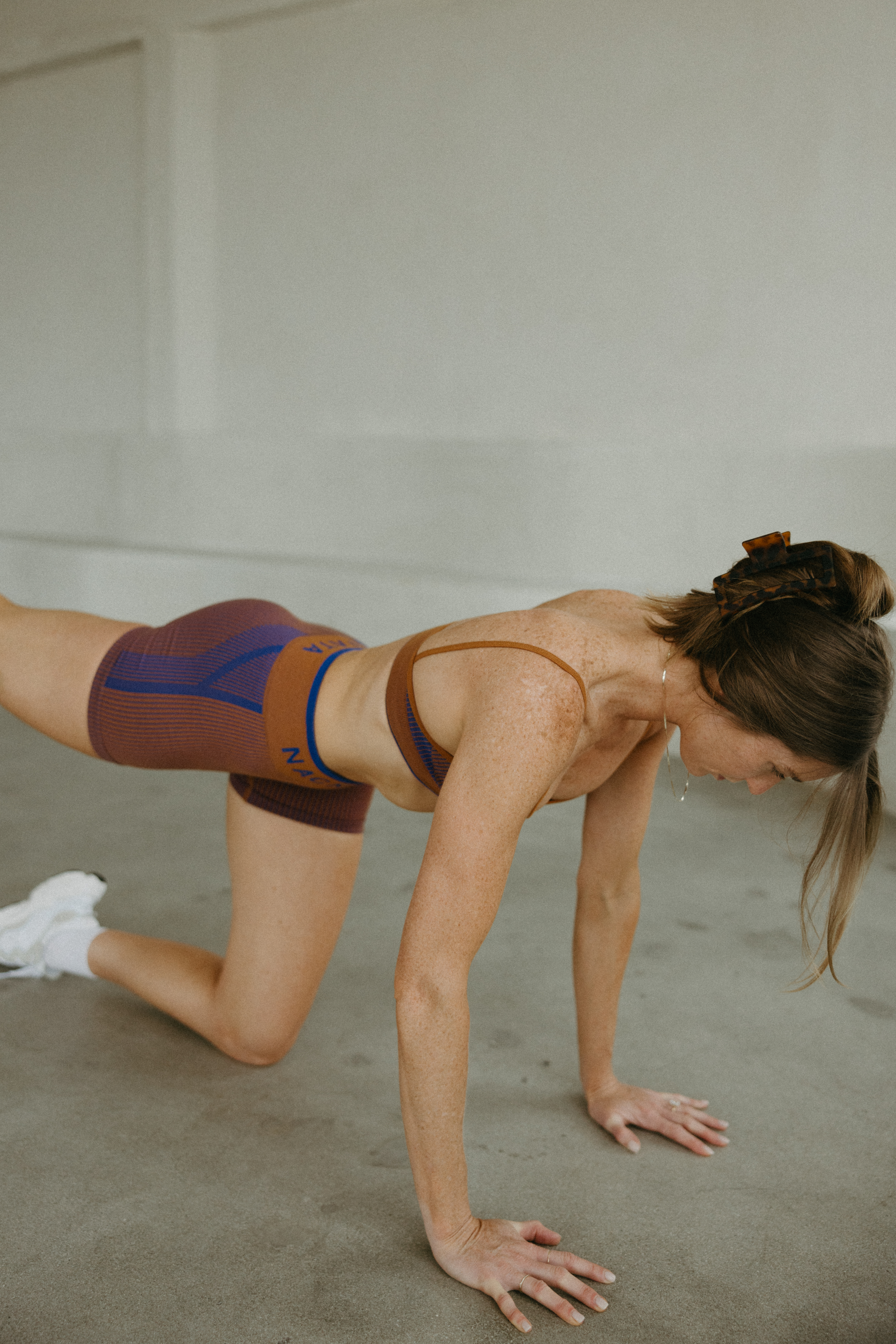 25 MIN UPPER BODY + ARMS W/ AB FINISHER