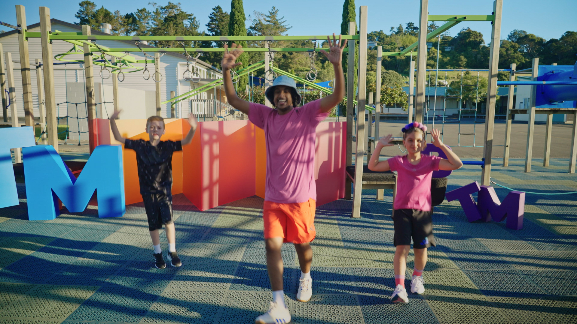 BORN TO MOVE #30 (6-7) Show Us What You've Got