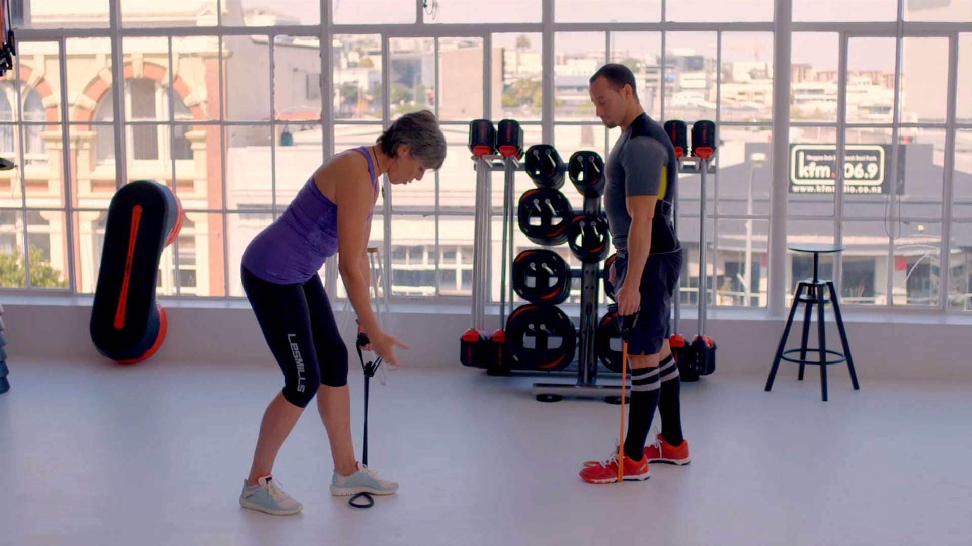 LES MILLS CORE: Single Leg Squat With Row