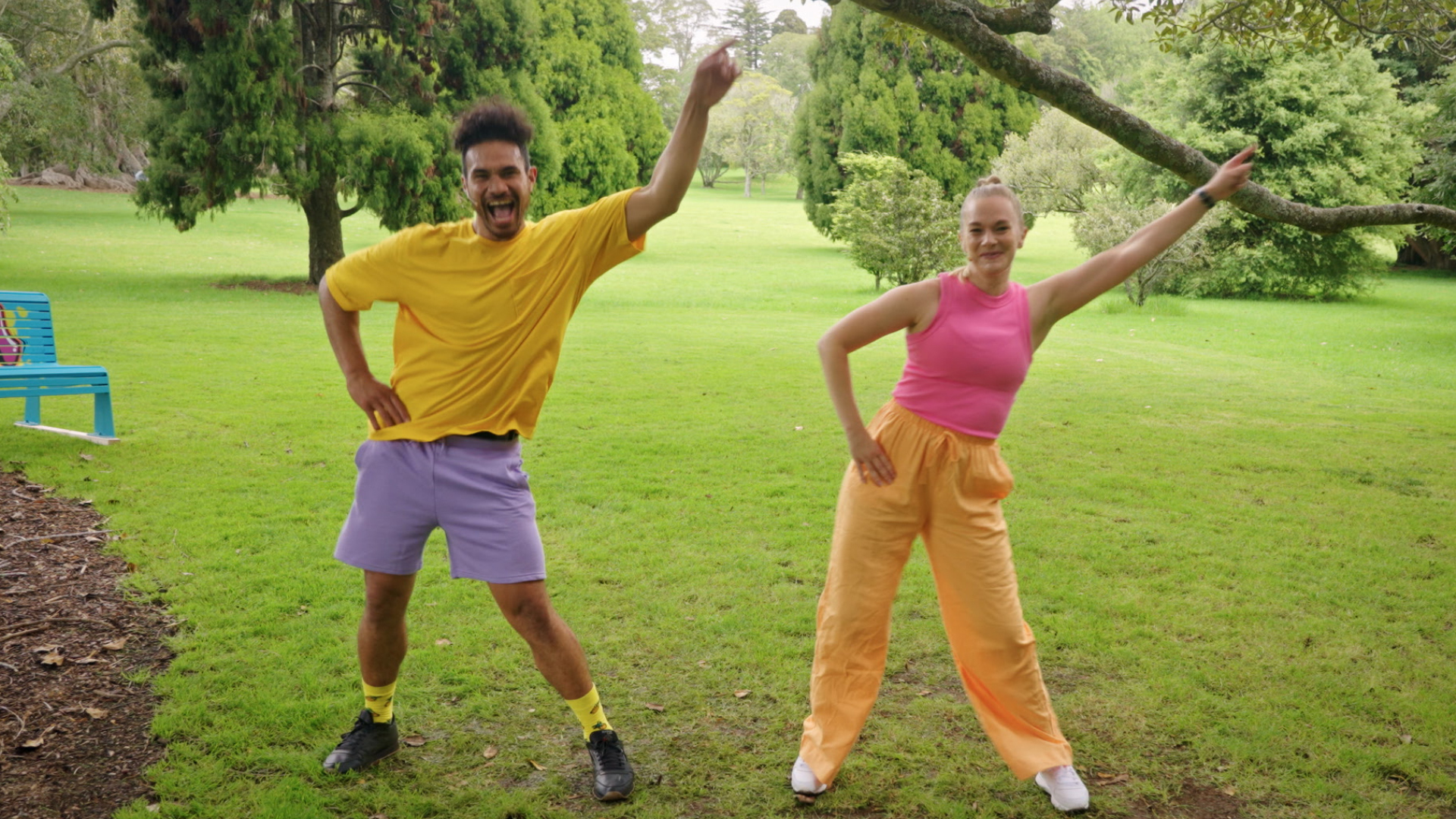 BORN TO MOVE #29 (4-5) The Jungle