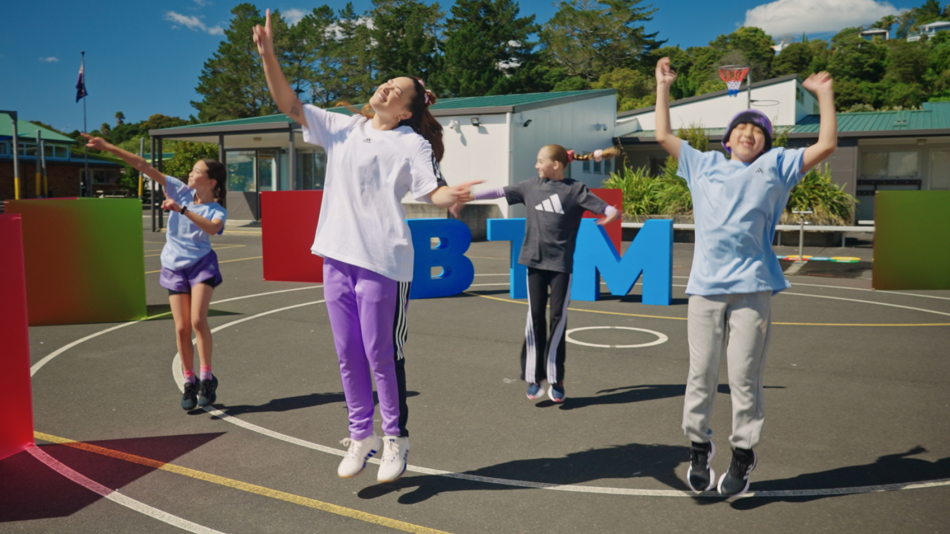 BORN TO MOVE #30 (8-12) No Limits