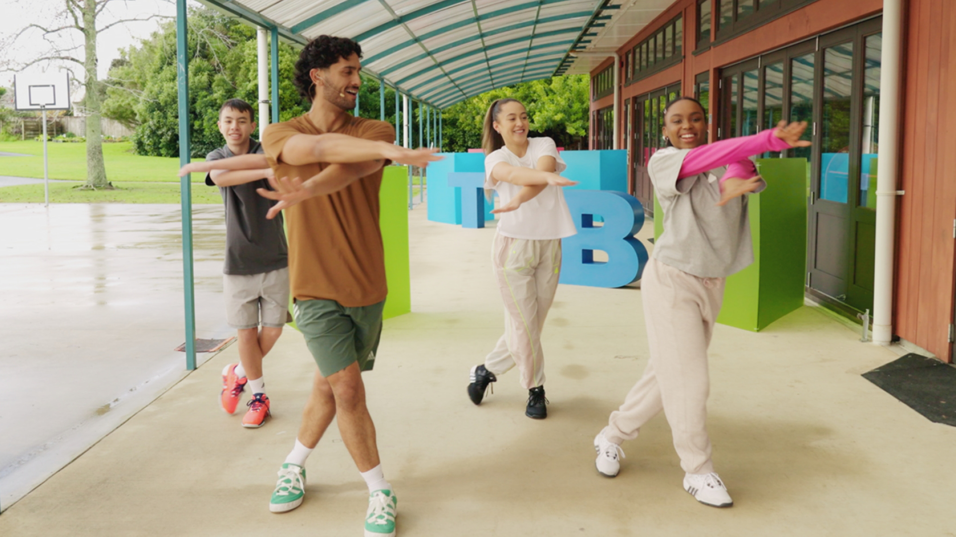 BORN TO MOVE #31 (13-16) Freeflow