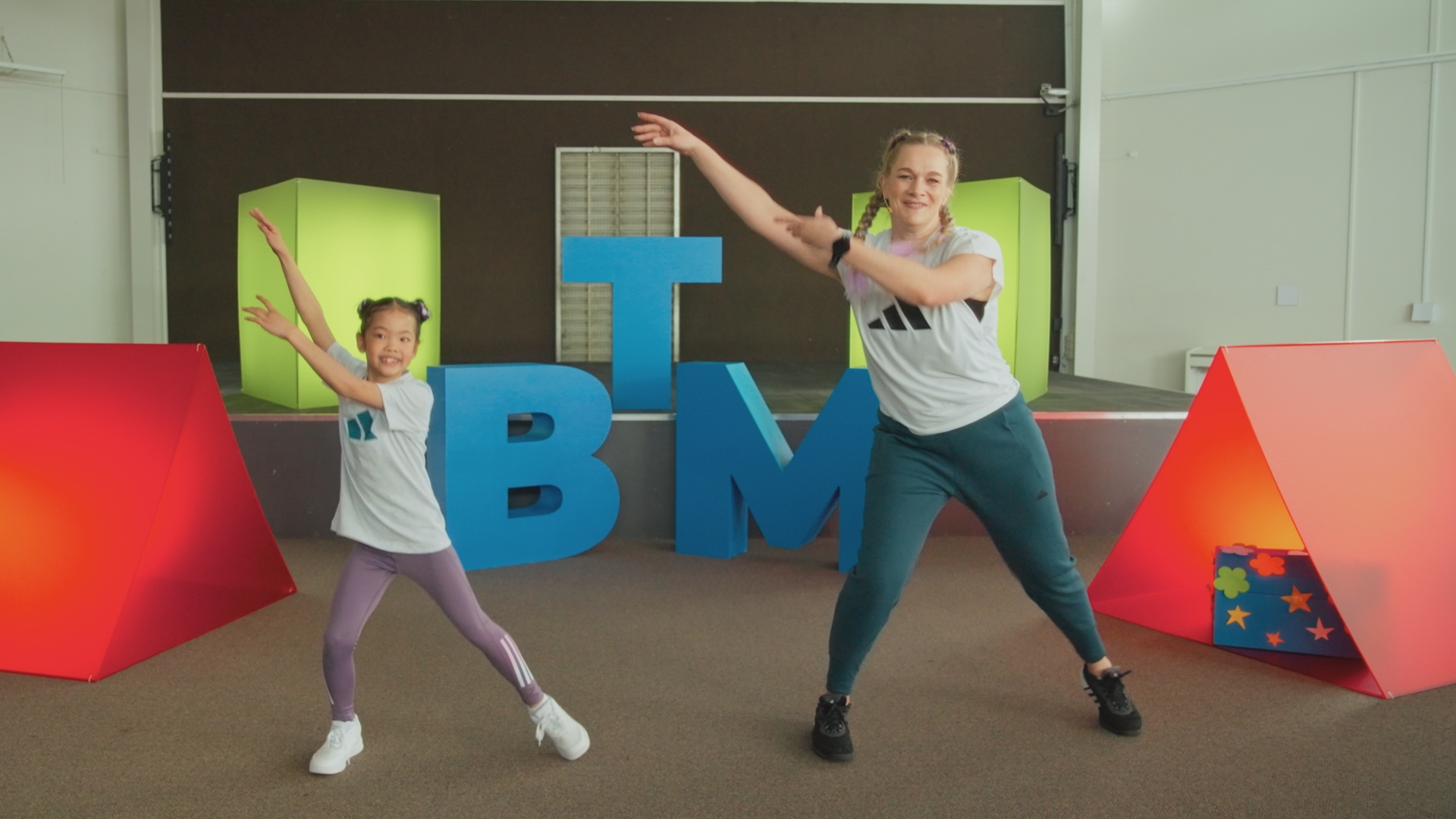 BORN TO MOVE #32 (6-7) Fun And Free