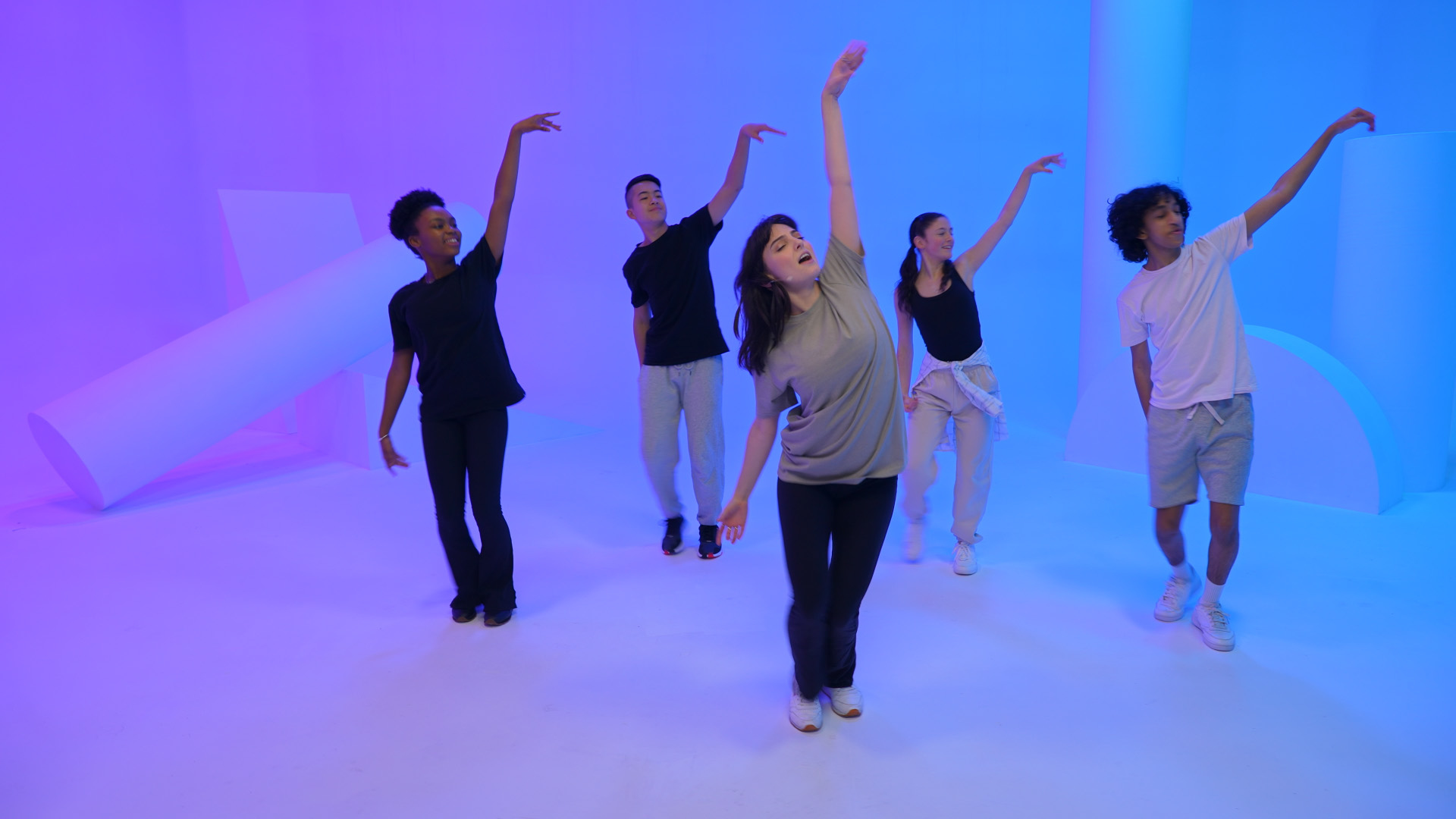 BORN TO MOVE #28 (13-16) On My Way