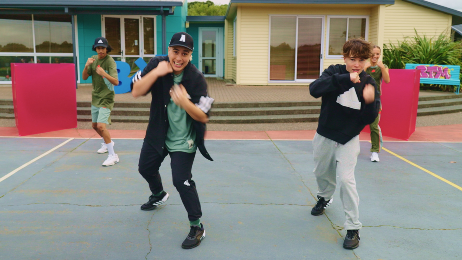 BORN TO MOVE #31 (13-16) Multiverse