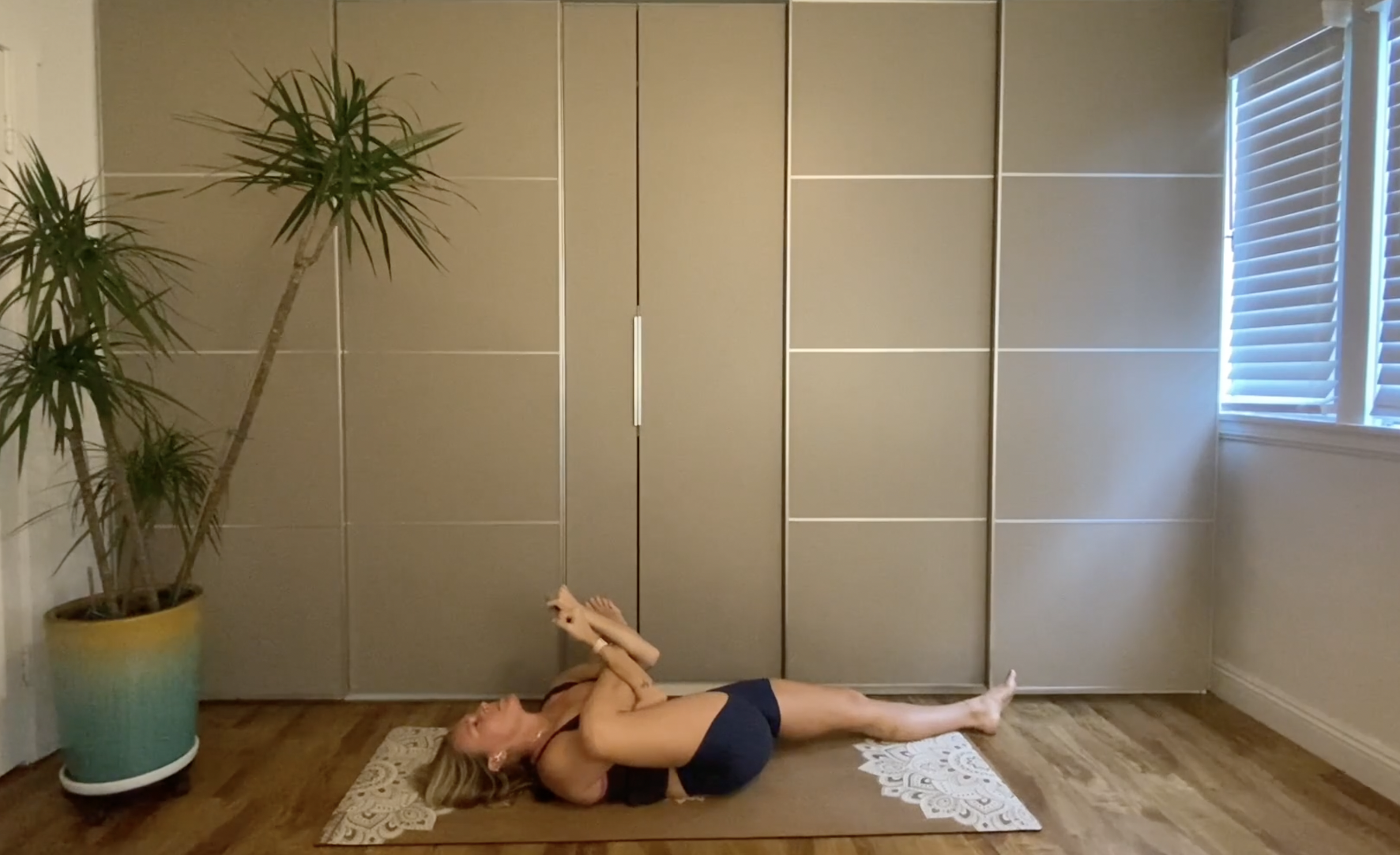 15 Minutes of my FAVORITE HIP STRETCHES 