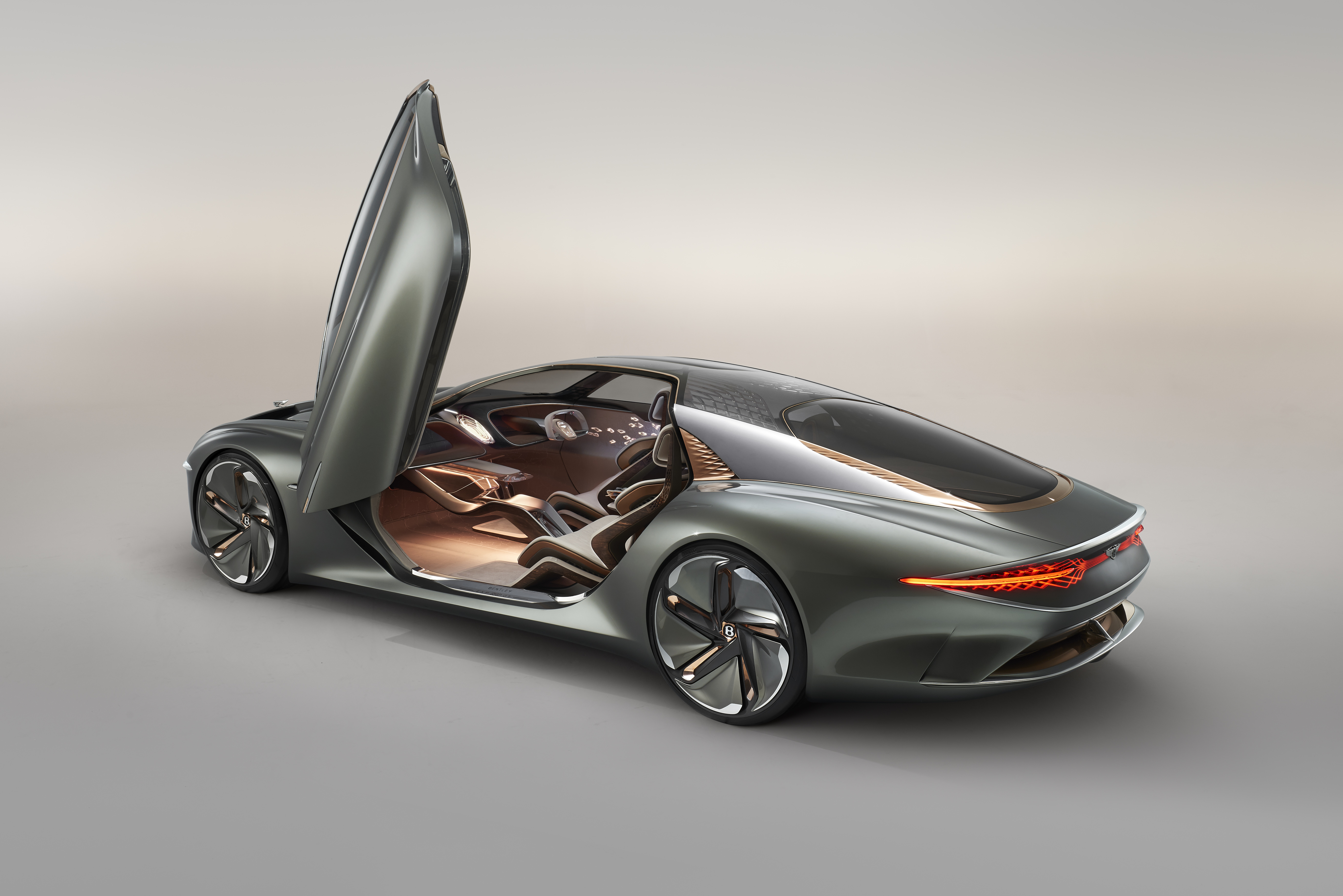 BENTLEY REIMAGINES THE FUTURE OF GRAND TOURING WITH THE BENTLEY EXP 100 GT