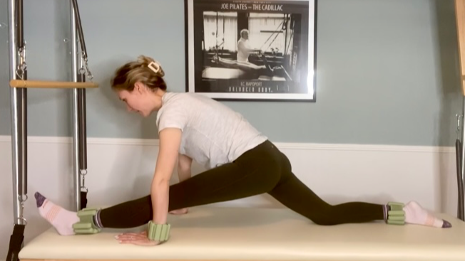 Reformer on the Mat - Front Splits 