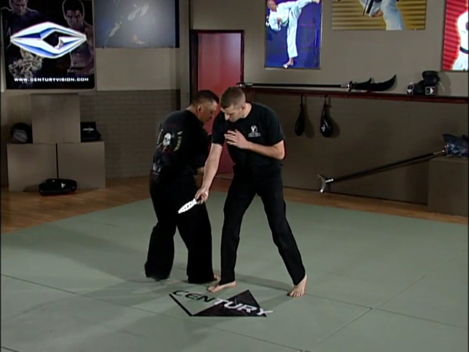 Frank Valencia - Short Range Knife Fighting