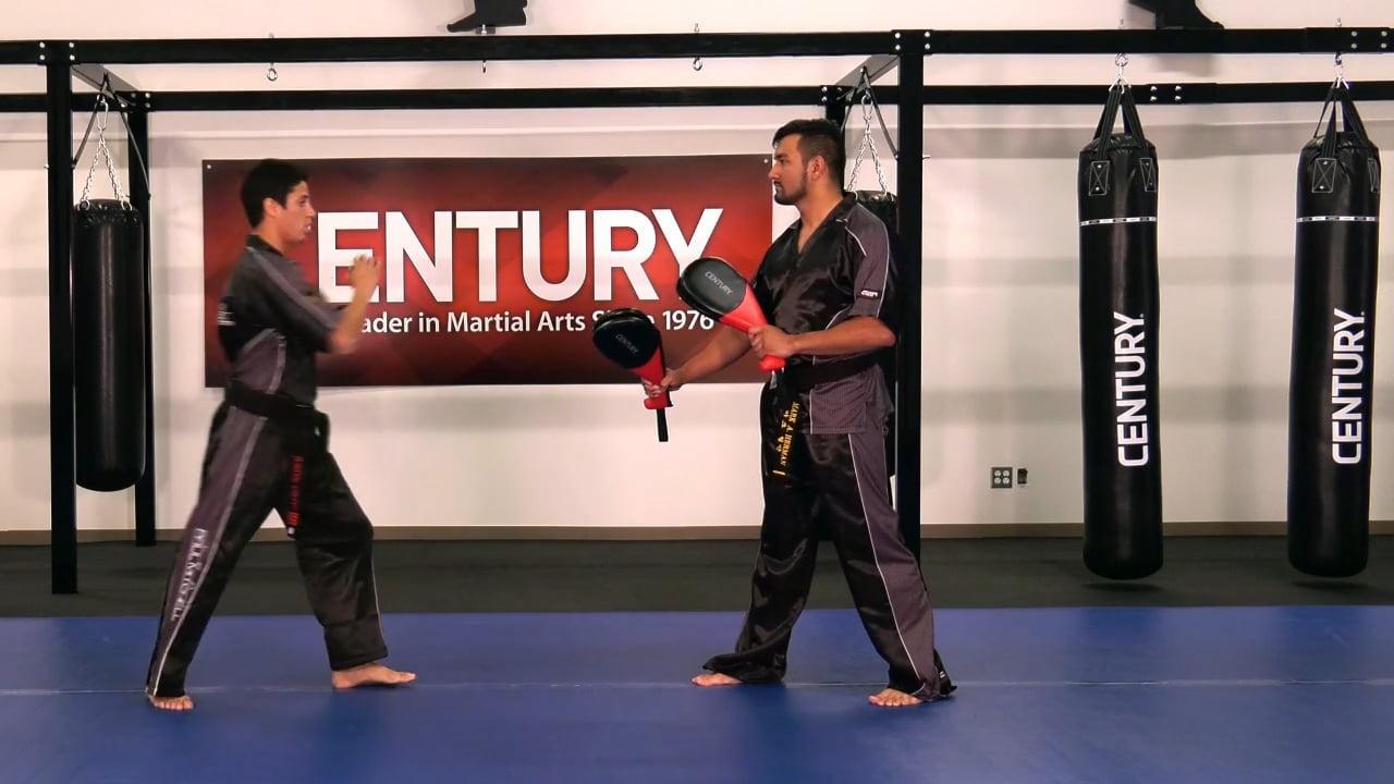 Justin Ortiz - Round Kick Warm Up