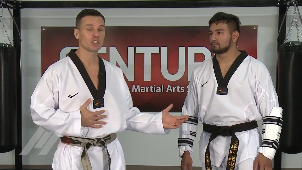 Juan Moreno - Scoring with a Back Leg Roundhouse Kick