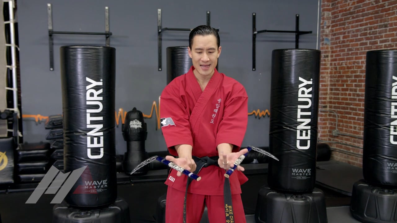 Mike Chat - Kamas - Closing the Weapon