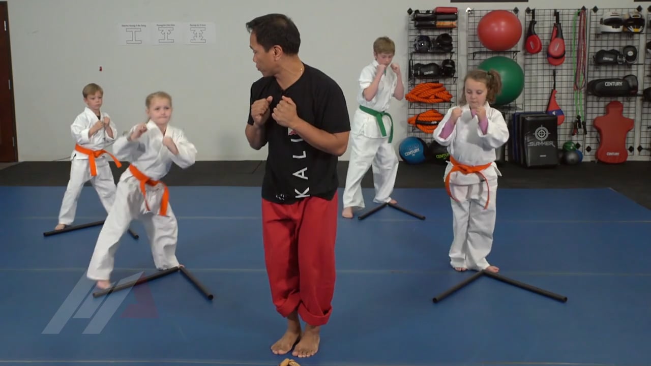 Apolo Ladra - Open Triangle Squatting