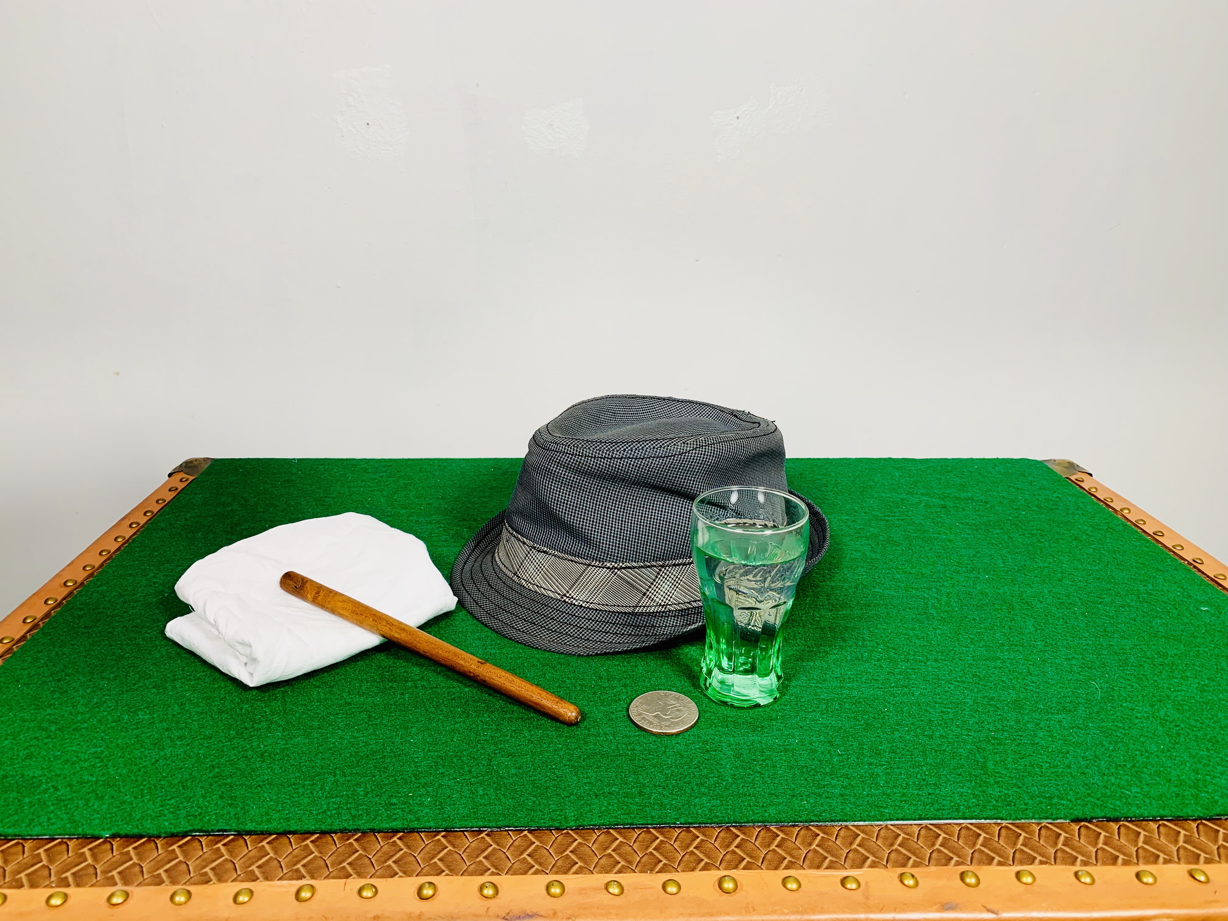 THE STREET PERFORMER'S GLASS & HAT