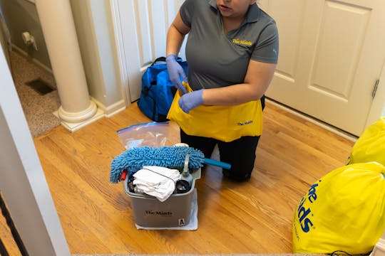 3. Loading Dusting Apron