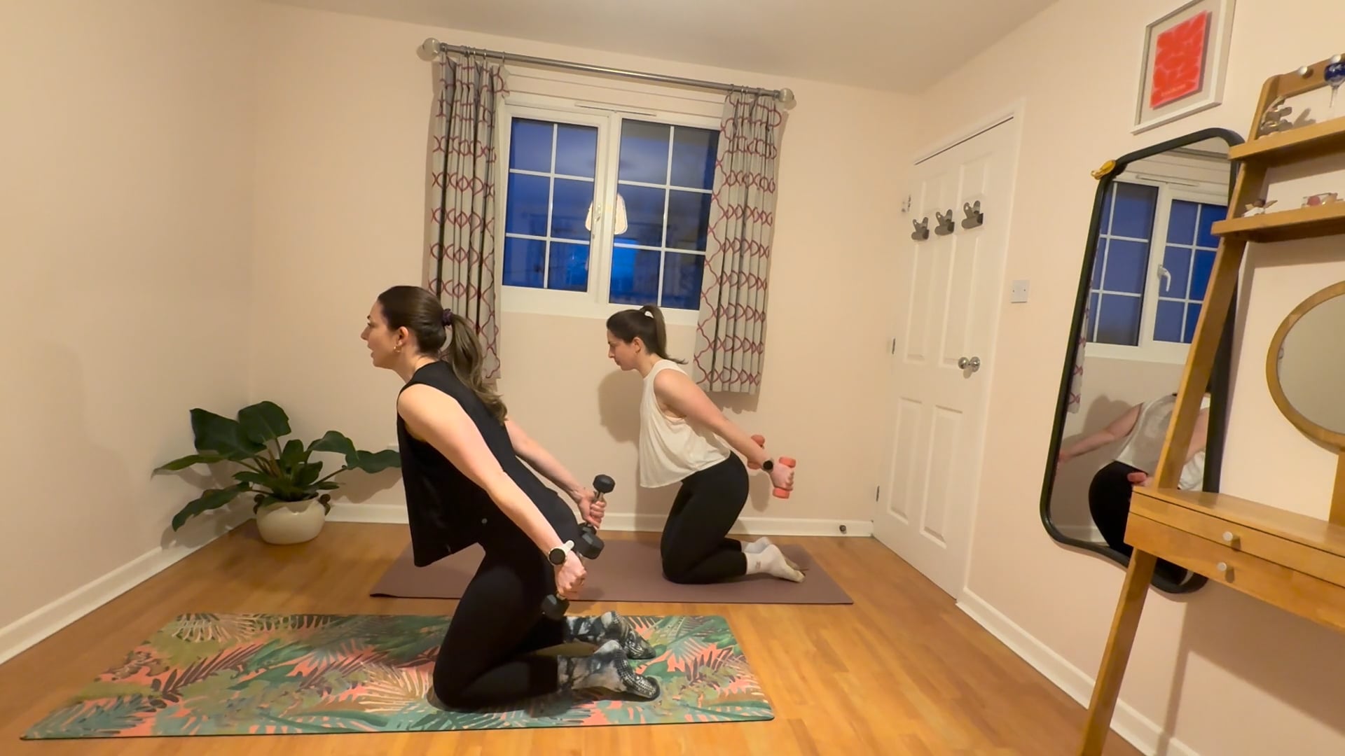 Small Equipment Pilates #5 | Glutes, core and arms using weights