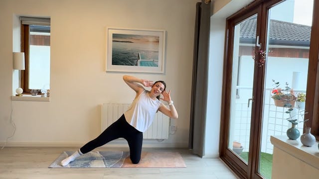 Pregnancy Pilates #72 | 25 minute glu...