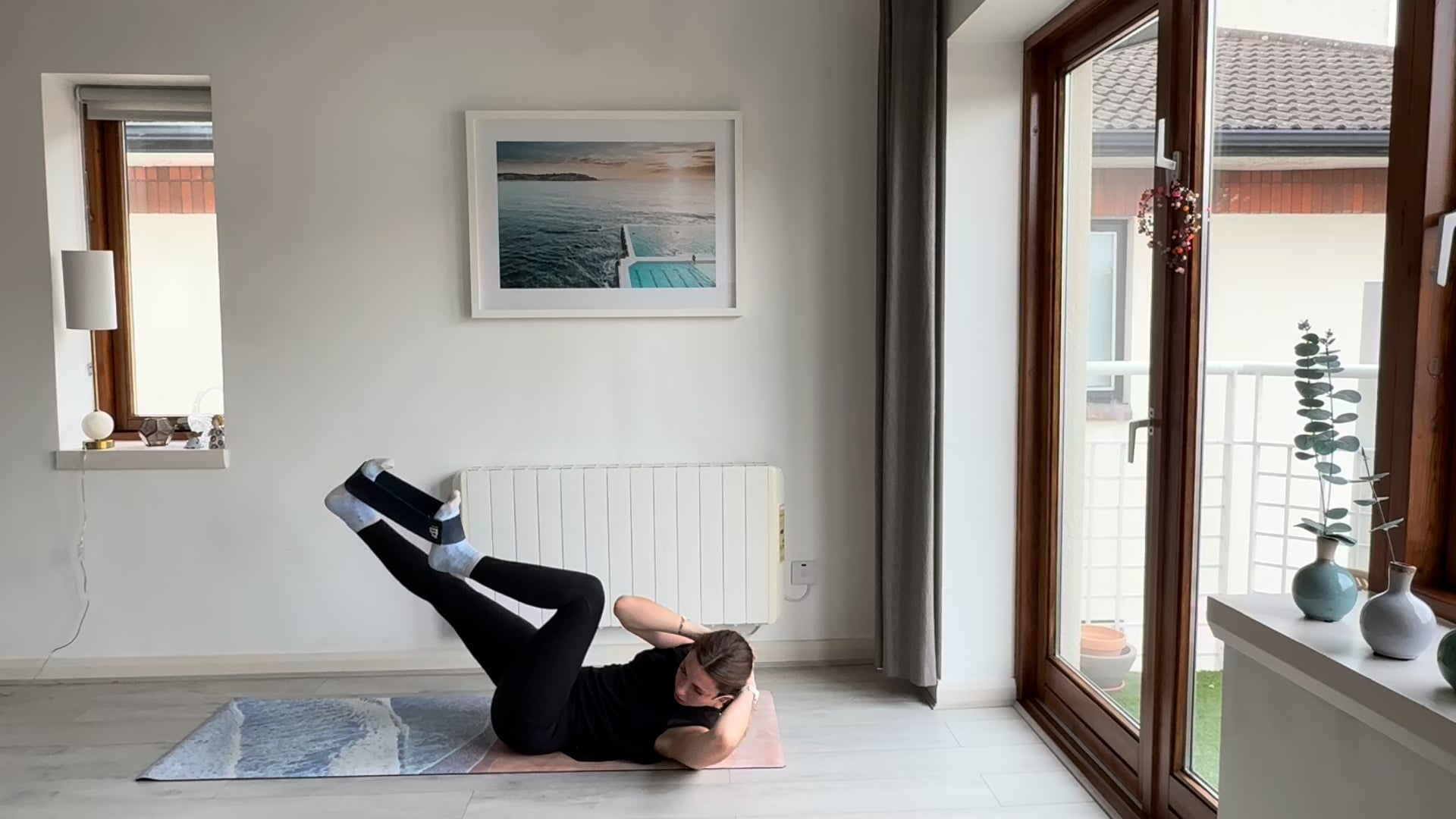 Small Equipment Pilates #20 | Abs & Glutes