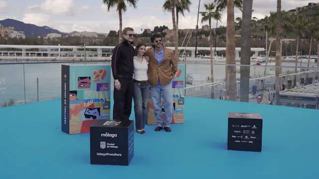 Entrevista: "A una isla de ti" - Secc...