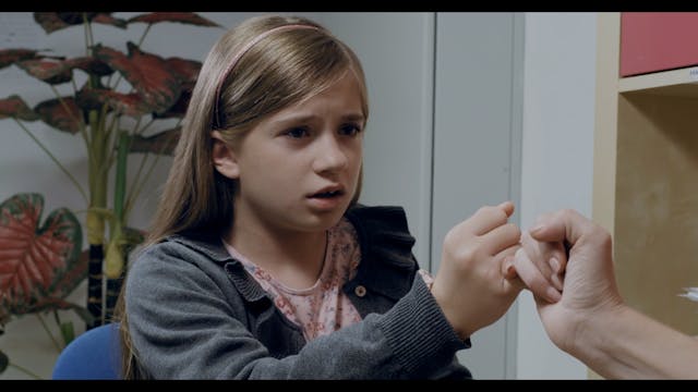 HAY UN MONSTRUO DETRÁS DE LA PUERTA