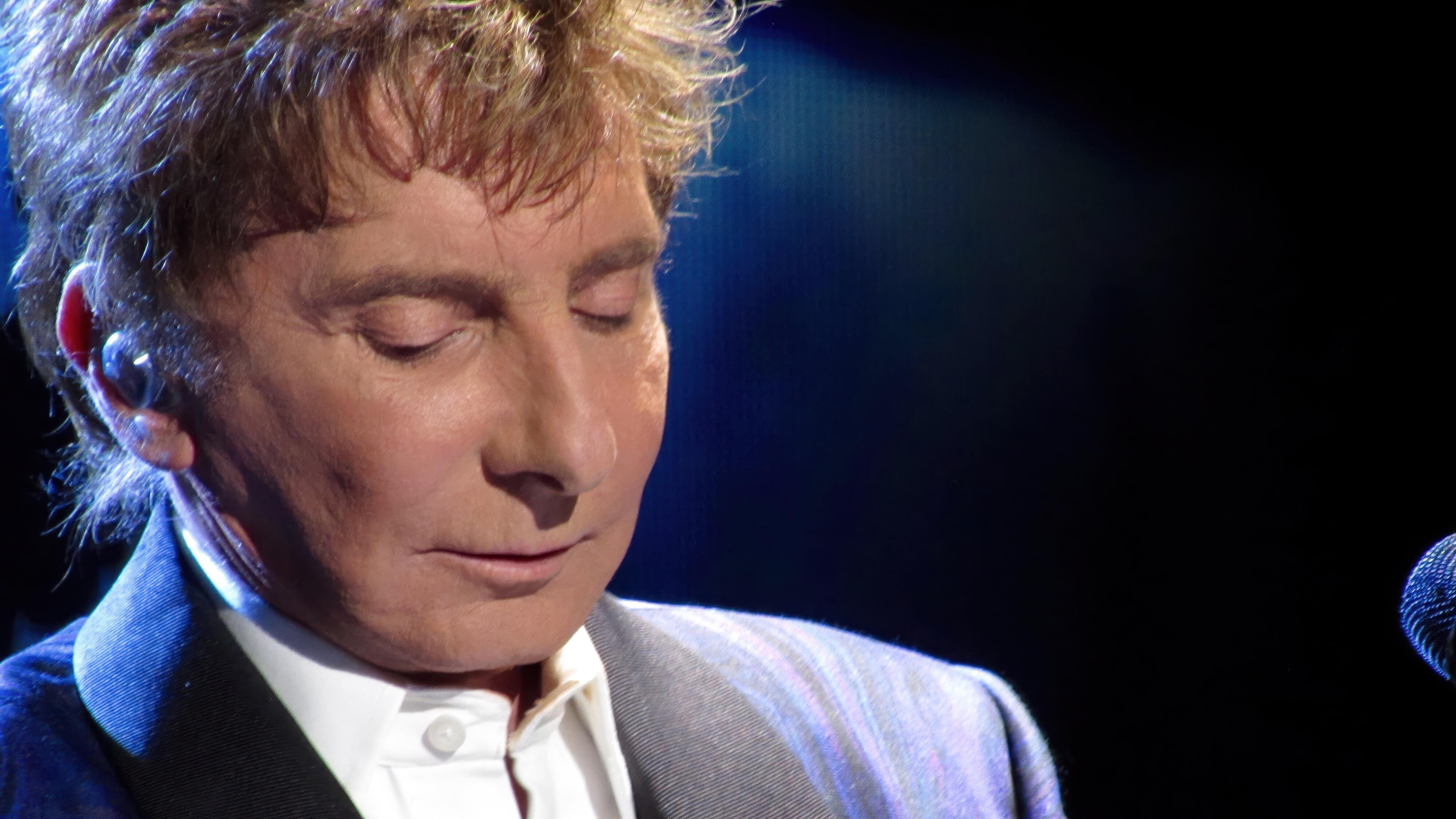 MANILOWTV Video