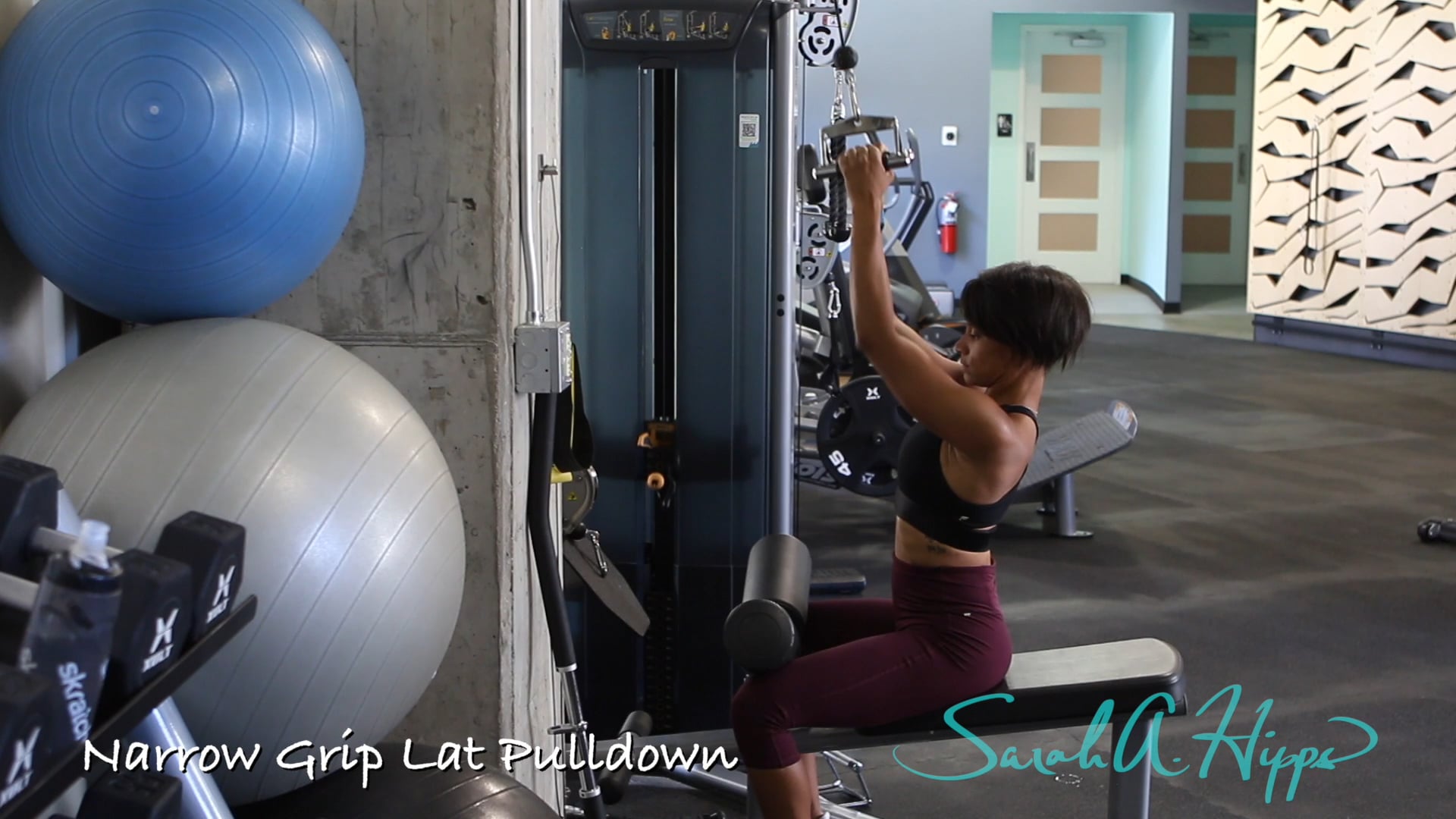 Narrow Grip Lat Pulldown