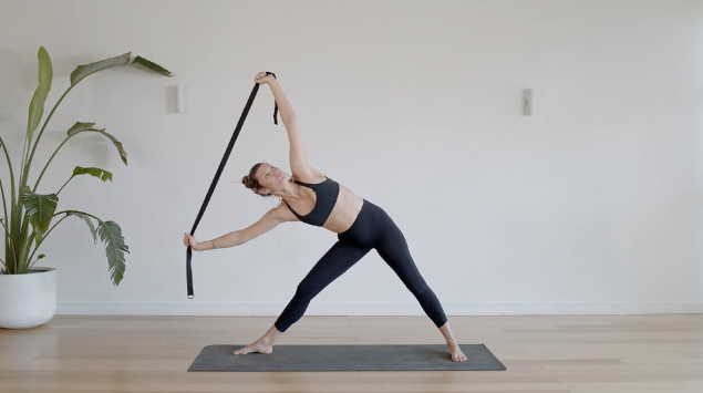 18 Minute Strappy Flow for the Upper Body 
