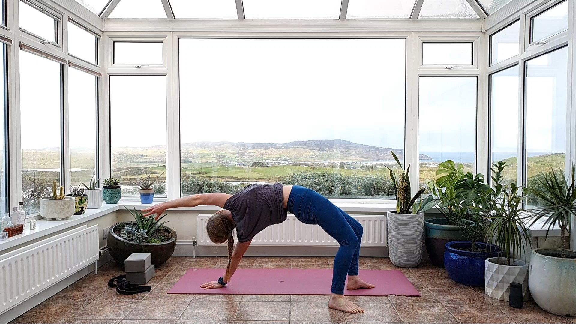 Flow Yoga - Outer Hips