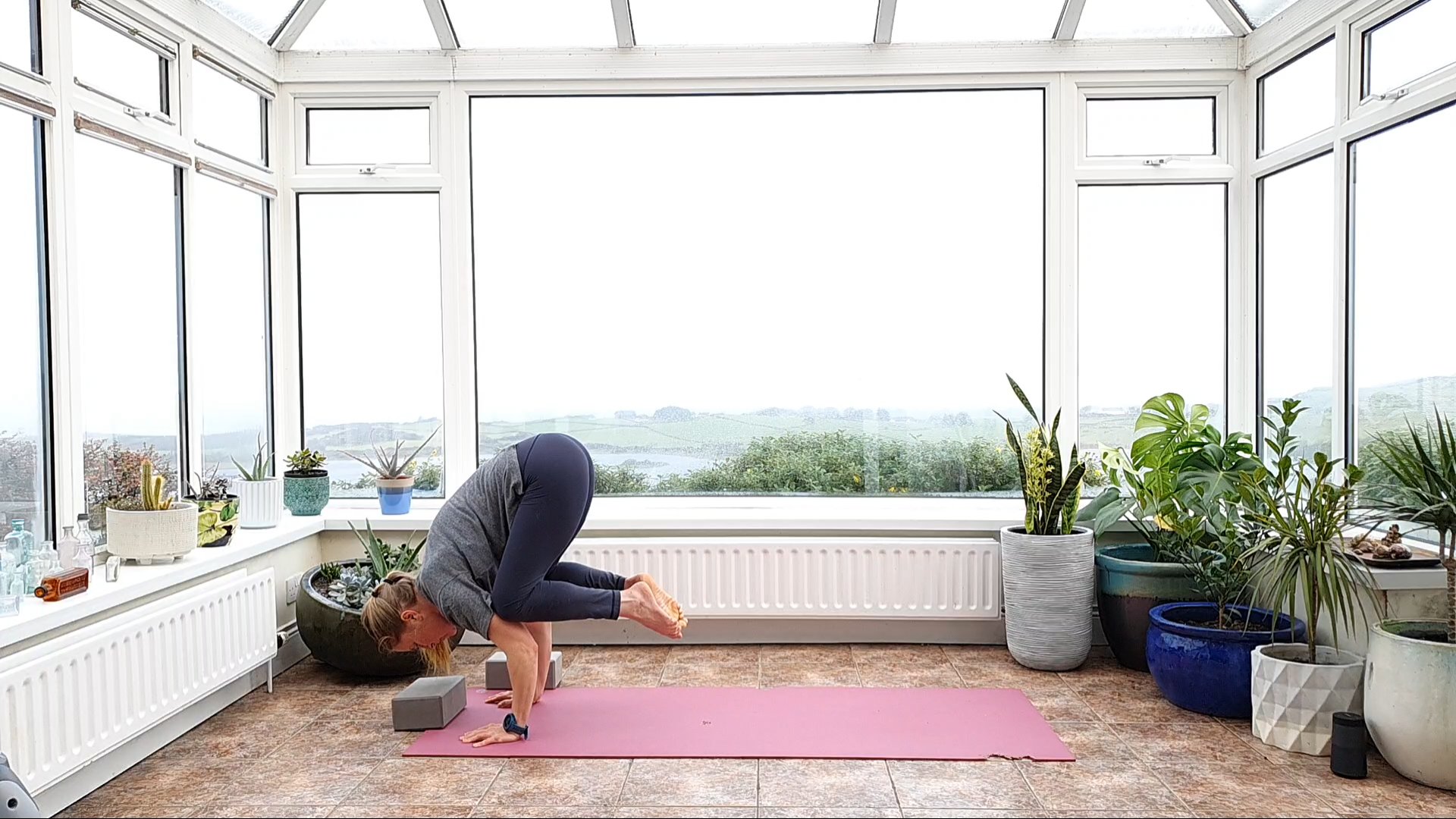 Flow Yoga - Stretch + Crow Flow 30 Mins 