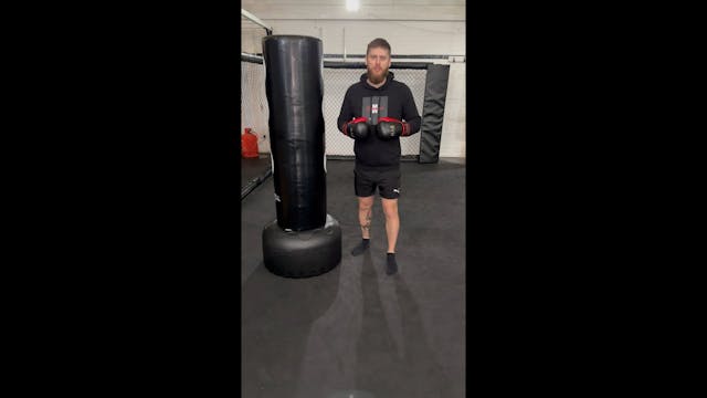 Beginner Kickboxing - Throwing An Upp...