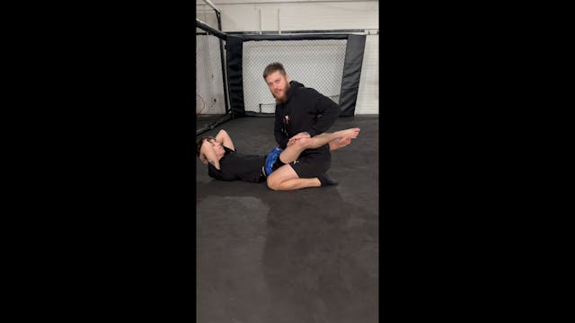 Beginner MMA - Passing Guard