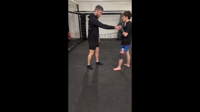 Beginner Kickboxing - Blocking Body K...