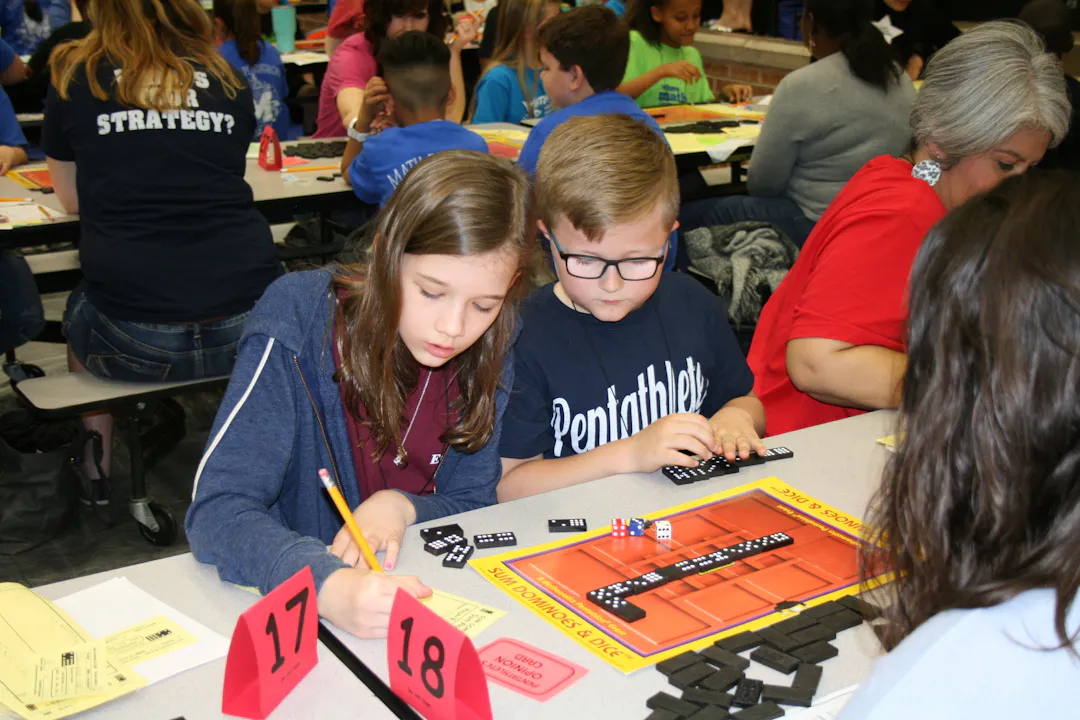SUM DOMINOES & DICE™ (Grades 2-3)